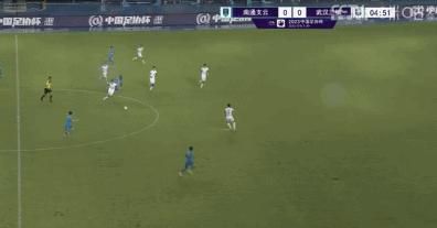 当天现场四千观众在成龙大哥的带领下，一起合唱大哥经典歌曲《壮志在我胸》，令气氛达到高潮